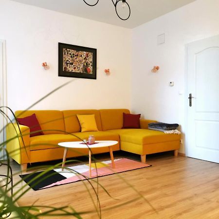 Cozyhome The Castle Apartment - Spacious, Quiet, High Ceiling Bratislava Dış mekan fotoğraf