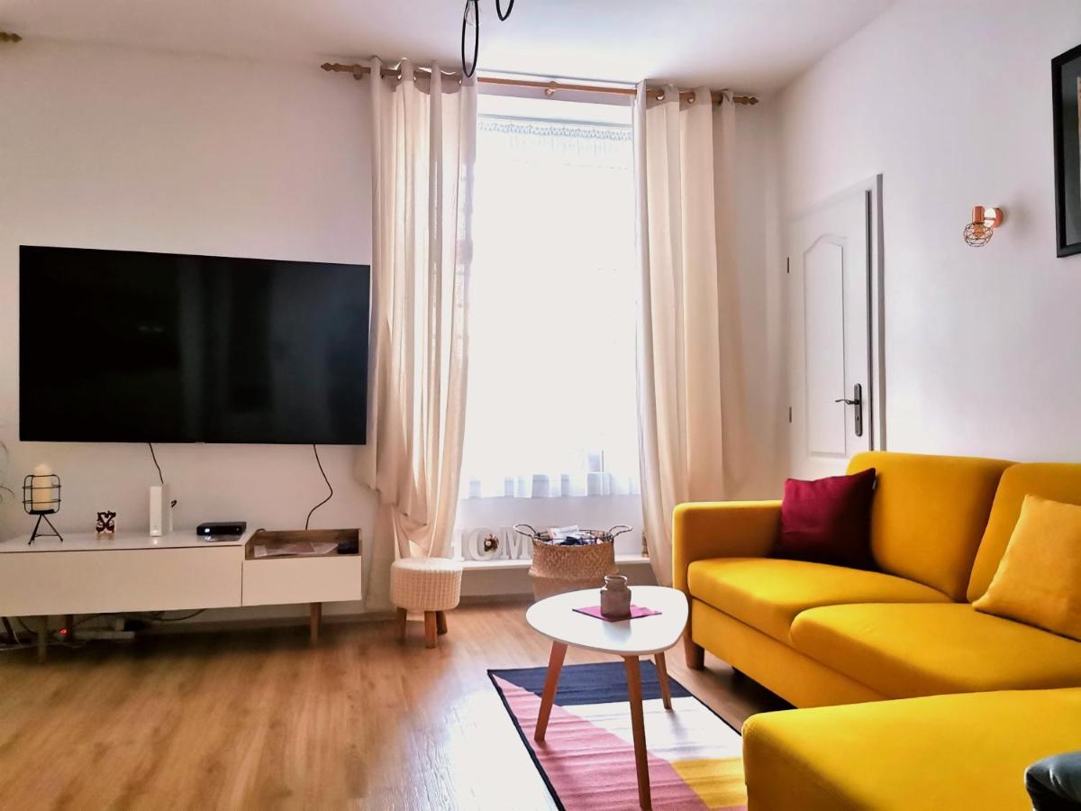 Cozyhome The Castle Apartment - Spacious, Quiet, High Ceiling Bratislava Dış mekan fotoğraf
