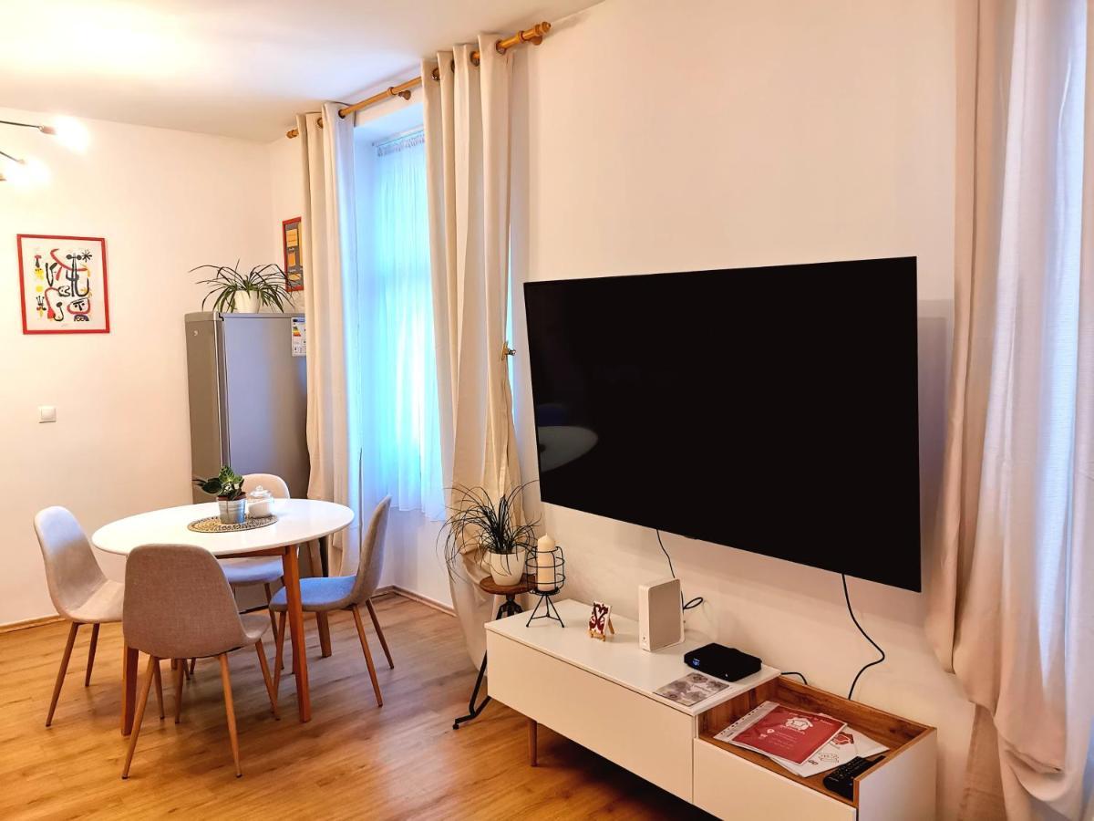 Cozyhome The Castle Apartment - Spacious, Quiet, High Ceiling Bratislava Dış mekan fotoğraf