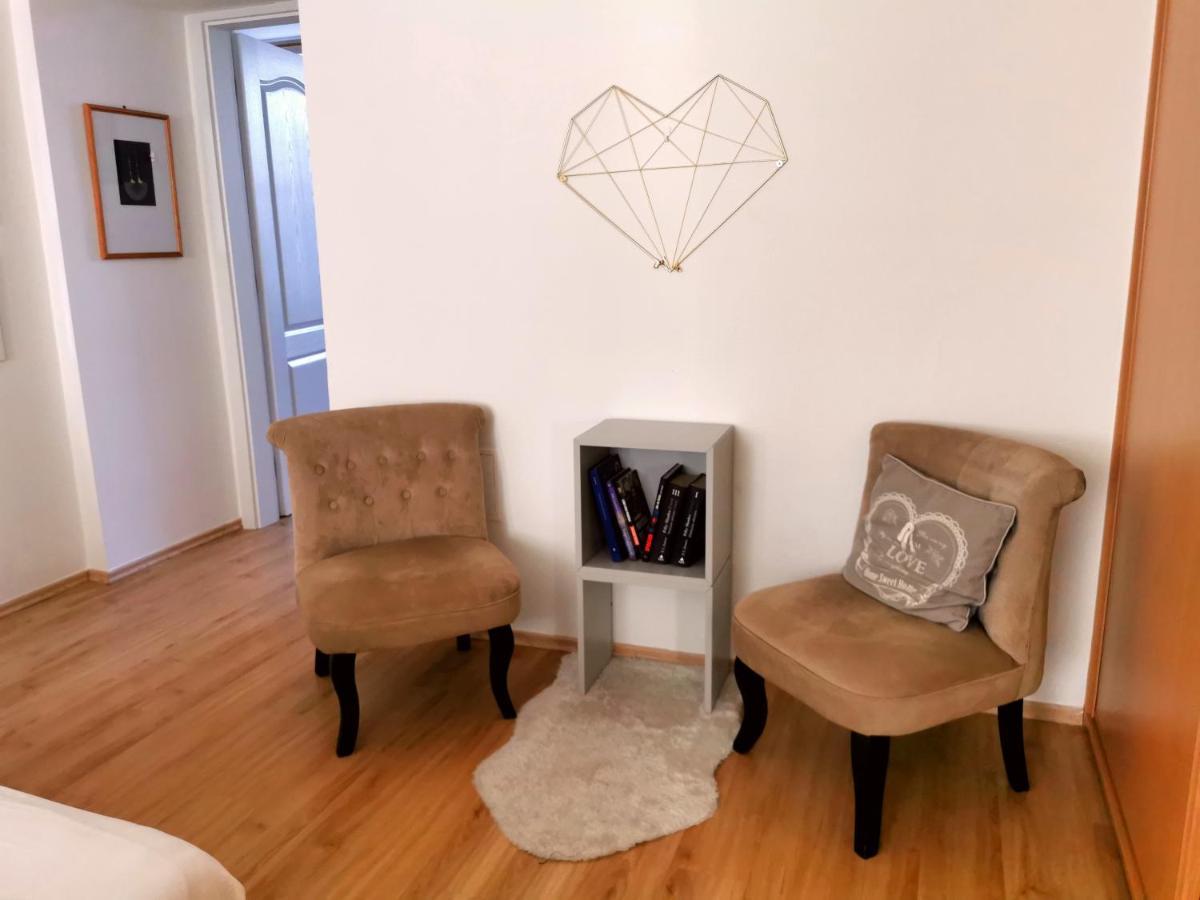 Cozyhome The Castle Apartment - Spacious, Quiet, High Ceiling Bratislava Dış mekan fotoğraf