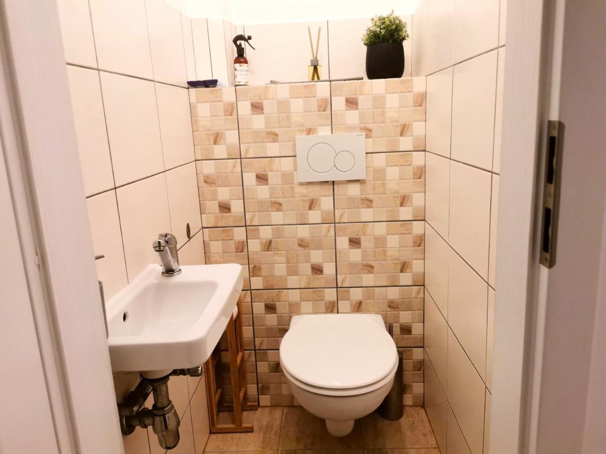 Cozyhome The Castle Apartment - Spacious, Quiet, High Ceiling Bratislava Dış mekan fotoğraf